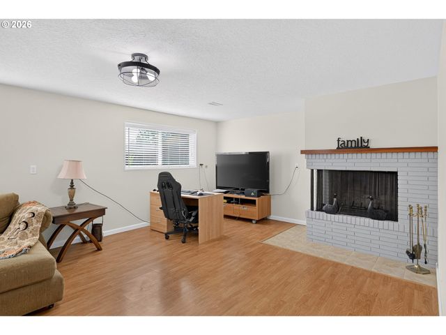 755 Ne DELSEY Rd, Hillsboro, OR 97124