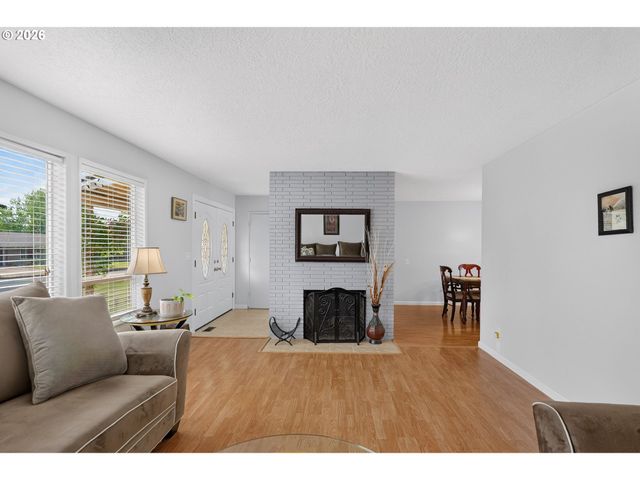 755 Ne DELSEY Rd, Hillsboro, OR 97124