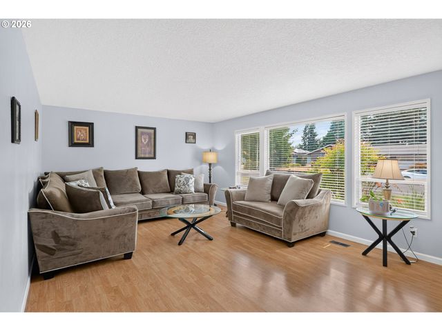 755 Ne DELSEY Rd, Hillsboro, OR 97124