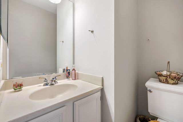 992 Mcphee Drive, Lake In The Hills, IL 60156
