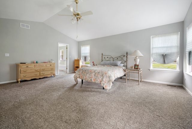 992 Mcphee Drive, Lake In The Hills, IL 60156