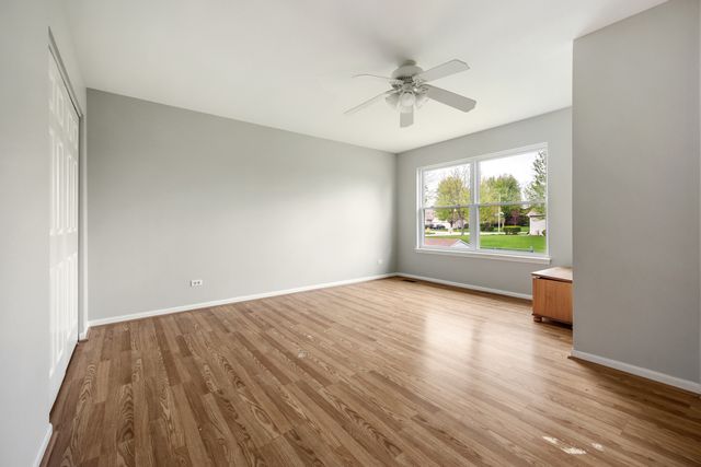 992 Mcphee Drive, Lake In The Hills, IL 60156