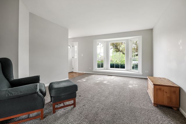 992 Mcphee Drive, Lake In The Hills, IL 60156
