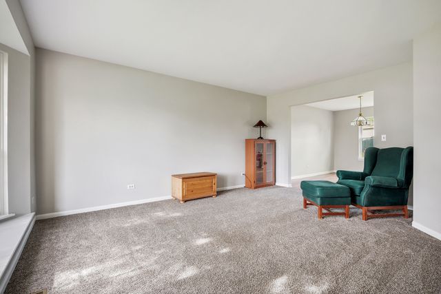 992 Mcphee Drive, Lake In The Hills, IL 60156
