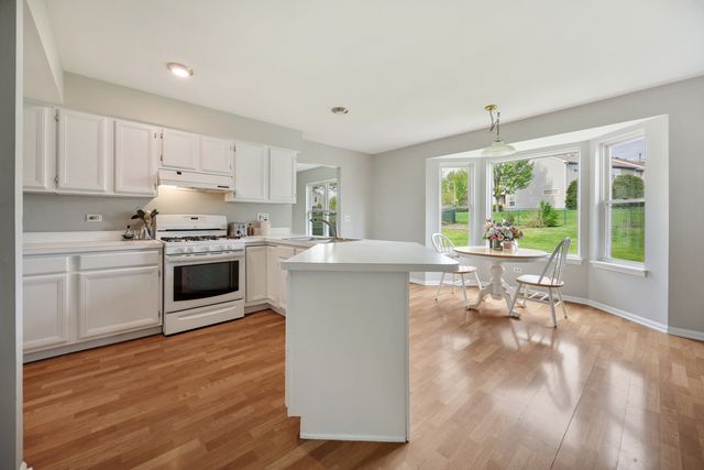992 Mcphee Drive, Lake In The Hills, IL 60156