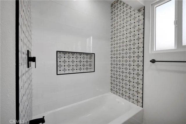 3515 S Norton, Los Angeles, CA 90018