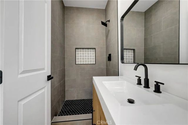 3515 S Norton, Los Angeles, CA 90018