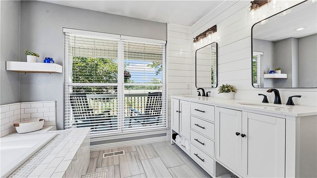 4301 SW 2nd Street, Bentonville, AR 72712