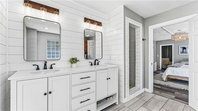 4301 SW 2nd Street, Bentonville, AR 72712