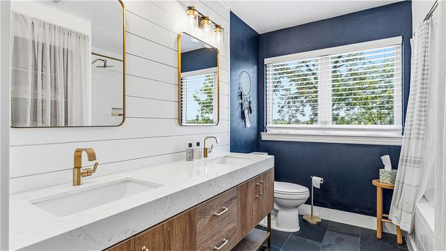 4301 SW 2nd Street, Bentonville, AR 72712