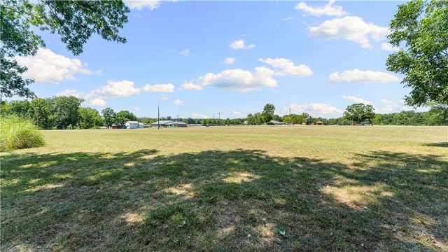 4301 SW 2nd Street, Bentonville, AR 72712