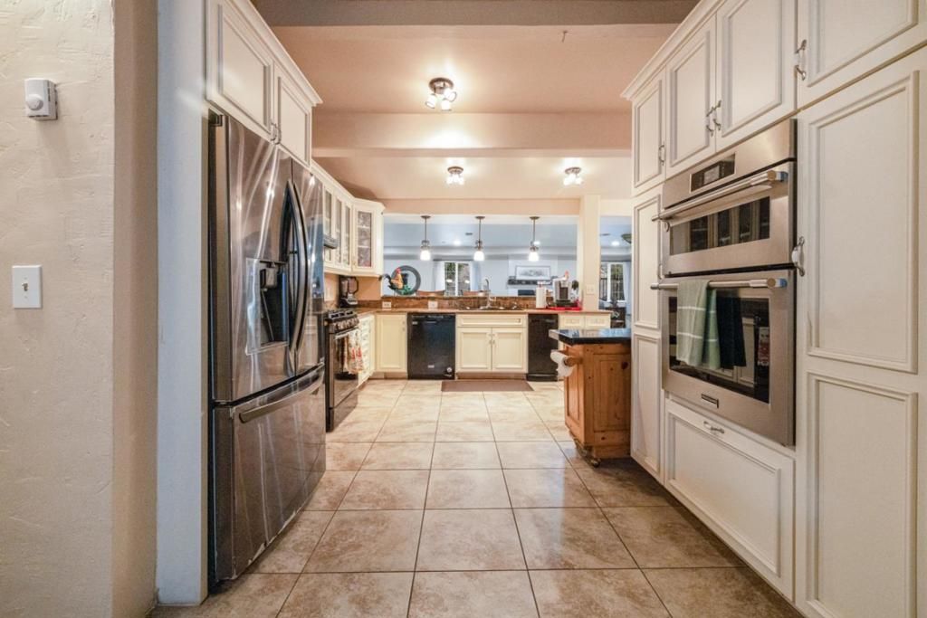 Image 15 of property listing at 18171 Berta Canyon Road, Salinas, CA 93907