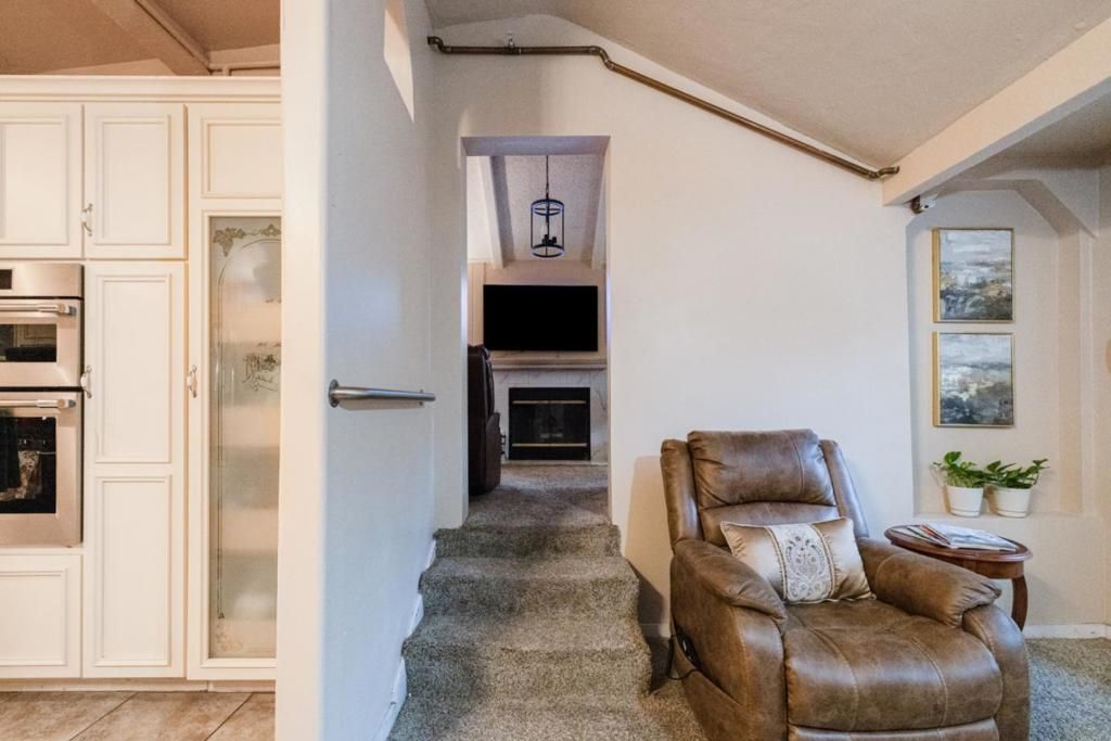 Image 18 of property listing at 18171 Berta Canyon Road, Salinas, CA 93907