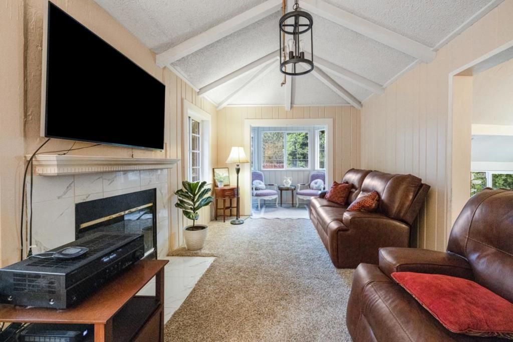 Image 20 of property listing at 18171 Berta Canyon Road, Salinas, CA 93907