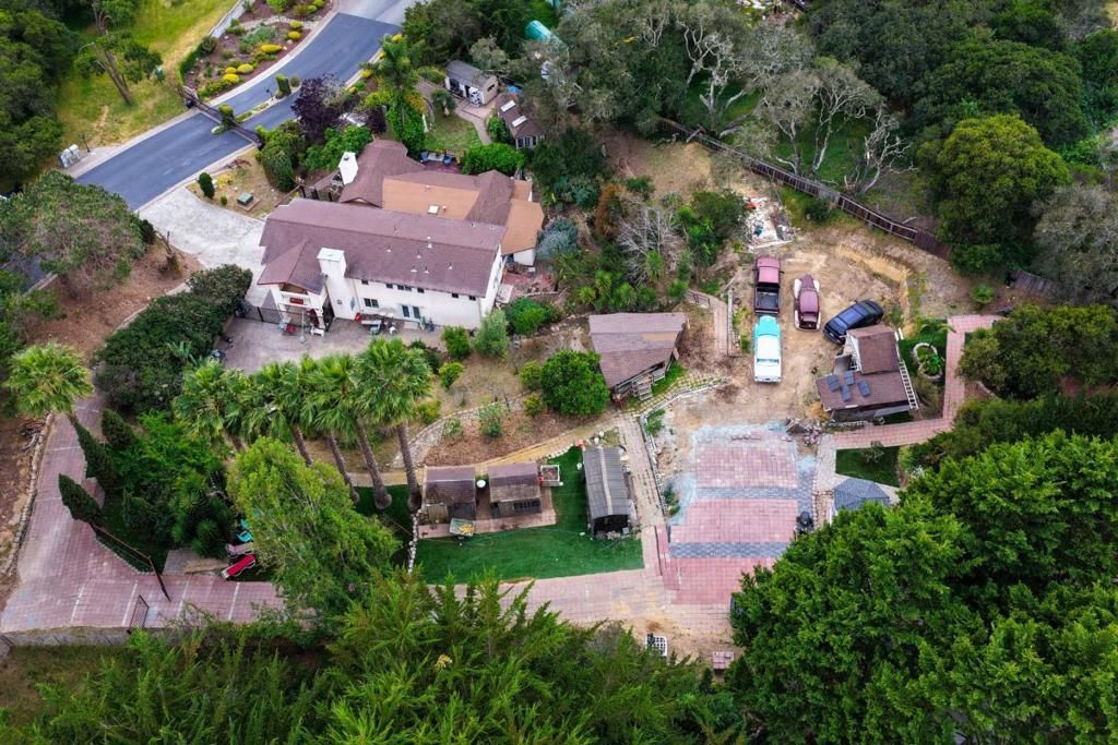 Image 3 of property listing at 18171 Berta Canyon Road, Salinas, CA 93907