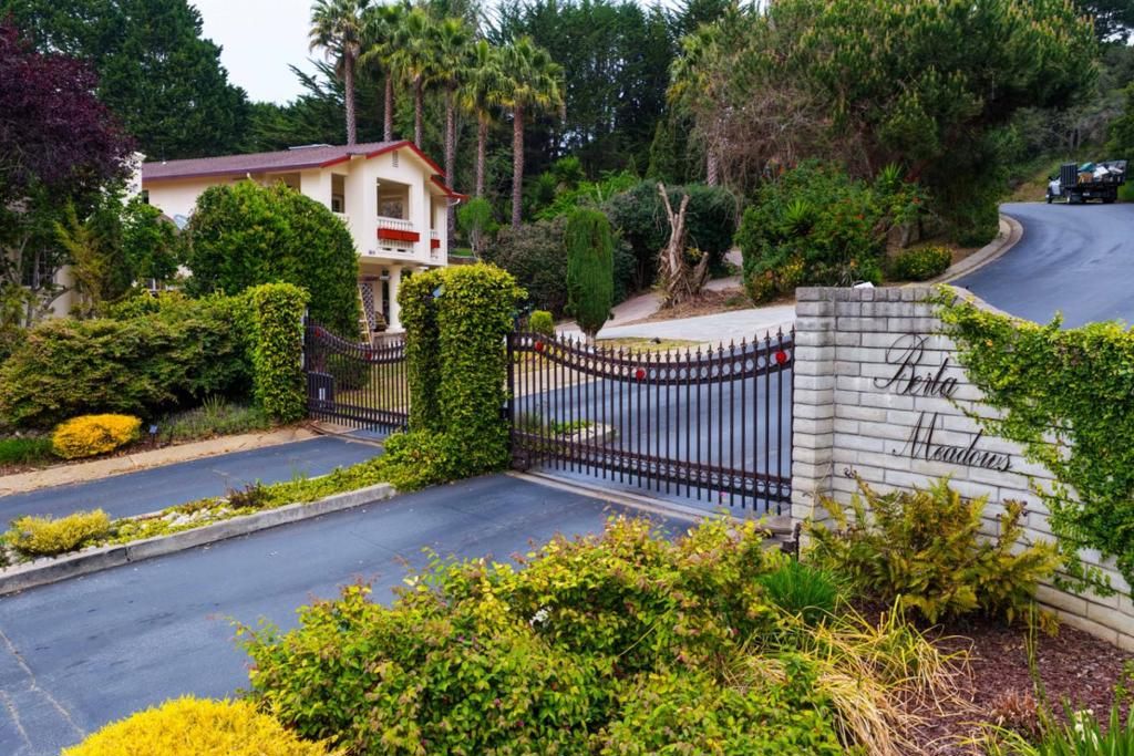 Image 4 of property listing at 18171 Berta Canyon Road, Salinas, CA 93907