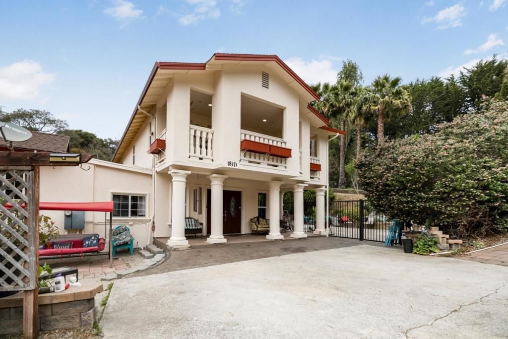 Image 6 of property listing at 18171 Berta Canyon Road, Salinas, CA 93907