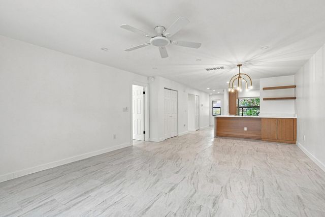 21578 JUEGO Circle 26C, Boca Raton, FL 33433
