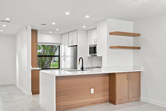 21578 JUEGO Circle 26C, Boca Raton, FL 33433