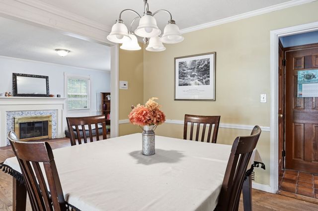 89 Abbott St, Springfield, MA 01118