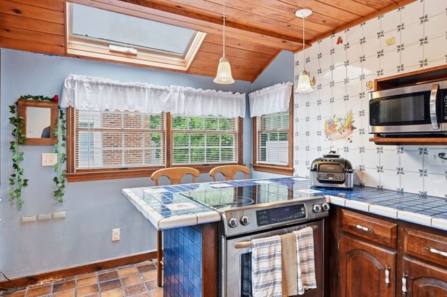 89 Abbott St, Springfield, MA 01118