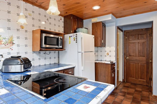 89 Abbott St, Springfield, MA 01118