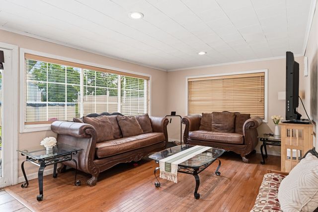 89 Abbott St, Springfield, MA 01118