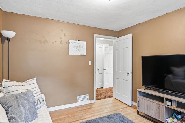 89 Abbott St, Springfield, MA 01118