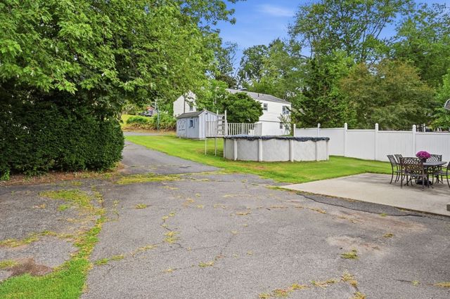 89 Abbott St, Springfield, MA 01118