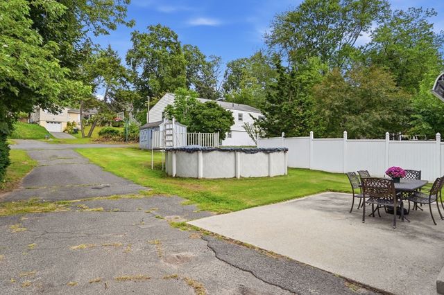 89 Abbott St, Springfield, MA 01118