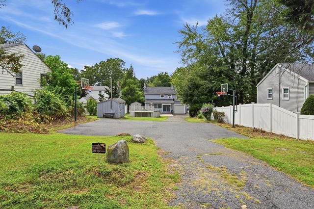 89 Abbott St, Springfield, MA 01118