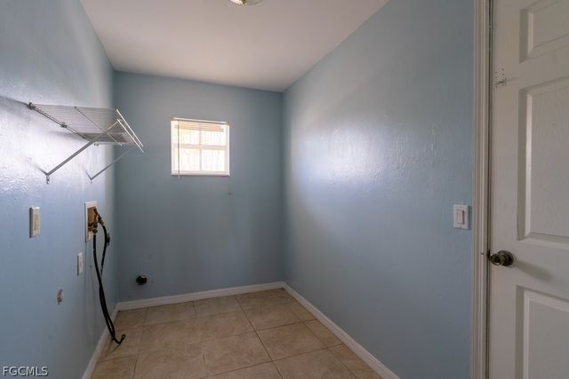 1240 NW 22nd PL, Cape Coral, FL 33993