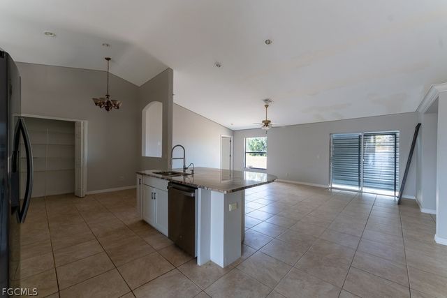 1240 NW 22nd PL, Cape Coral, FL 33993