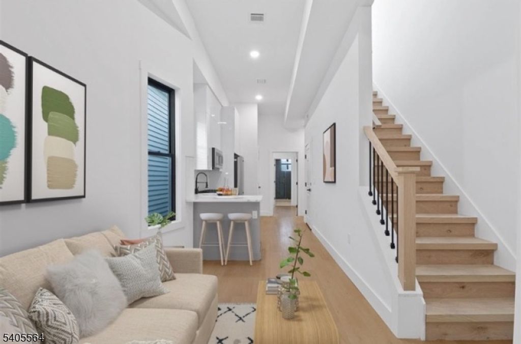 291 New York Ave 4, Jersey City, NJ 07307