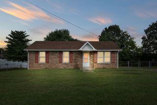 431 Cunningham Ln, Clarksville, TN 37042