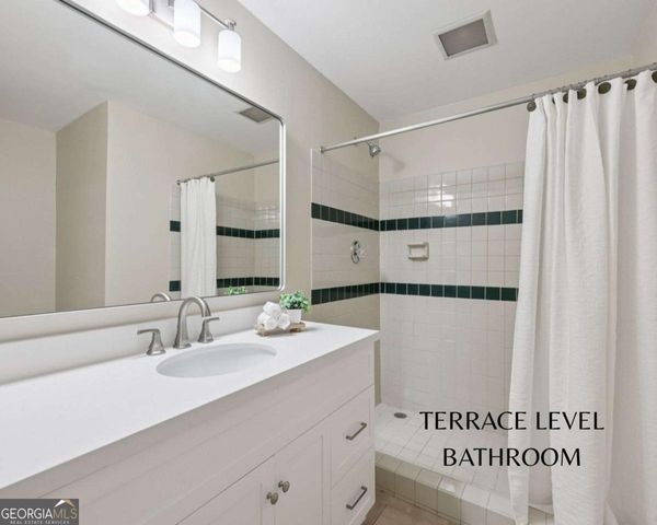 1090 Oakhaven Drive, Roswell, GA 30075