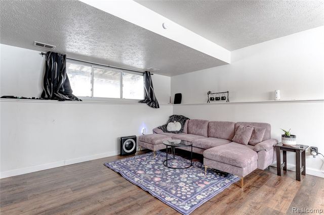 44760 Gregory Lane, Plymouth, MI 48170