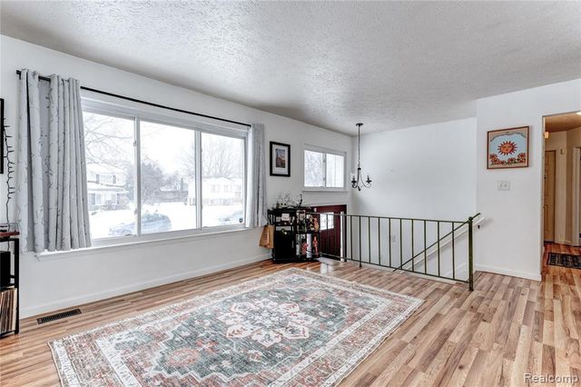 44760 Gregory Lane, Plymouth, MI 48170