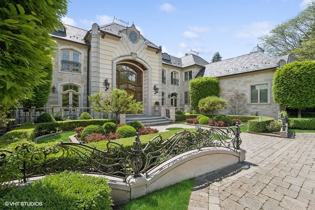 1900 Winnetka Avenue, Northfield, IL 60093