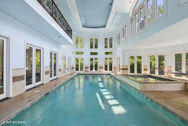 1900 Winnetka Avenue, Northfield, IL 60093