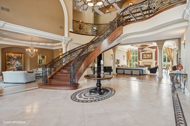 1900 Winnetka Avenue, Northfield, IL 60093