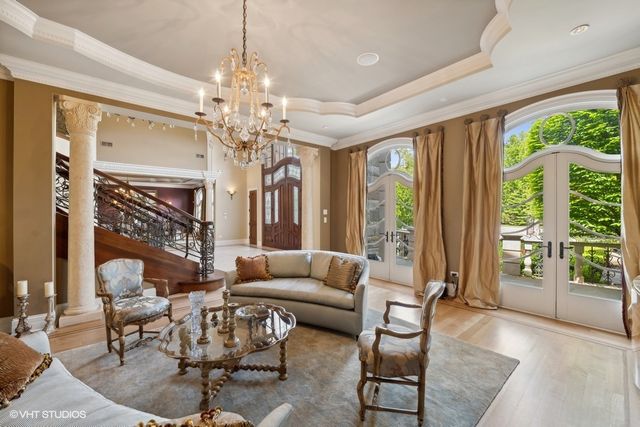 1900 Winnetka Avenue, Northfield, IL 60093