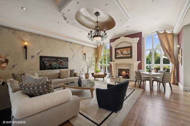 1900 Winnetka Avenue, Northfield, IL 60093