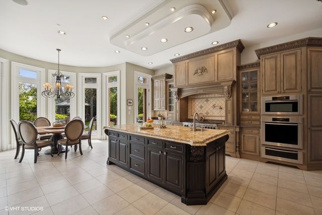 1900 Winnetka Avenue, Northfield, IL 60093