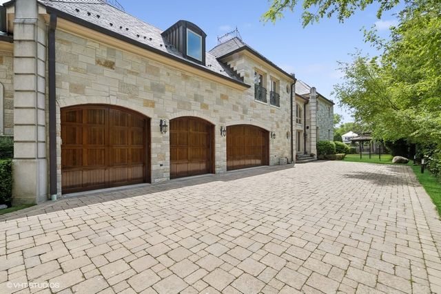 1900 Winnetka Avenue, Northfield, IL 60093