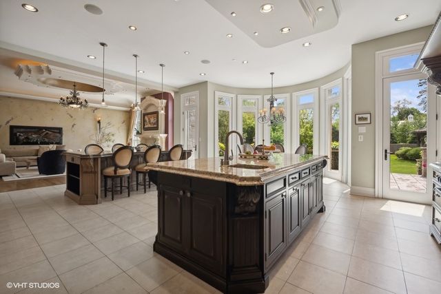 1900 Winnetka Avenue, Northfield, IL 60093