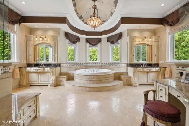 1900 Winnetka Avenue, Northfield, IL 60093