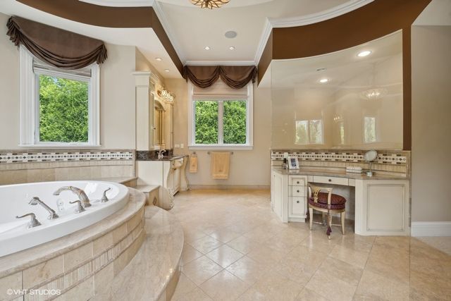 1900 Winnetka Avenue, Northfield, IL 60093