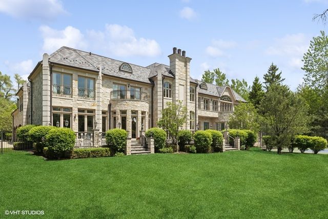 1900 Winnetka Avenue, Northfield, IL 60093