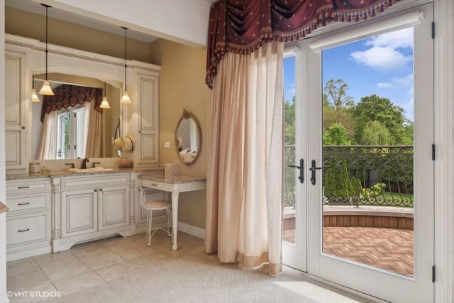 1900 Winnetka Avenue, Northfield, IL 60093